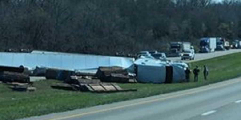 TRAFFIC ALERT: Crash involving lumber truck ties up traffic near Mansfield, Mo. - KY3