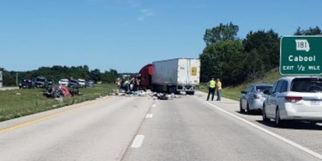 Two people killed in multi-vehicle crash on Highway 60 near Cabool - KY3